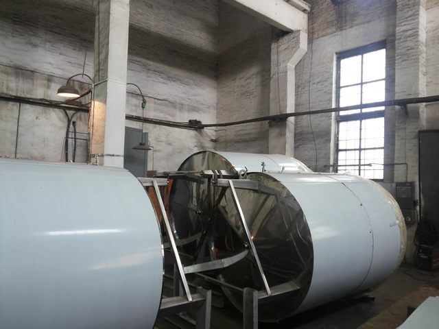 Stainless steel tanks 4 cubic meters, with border and mixer Italy (115625)